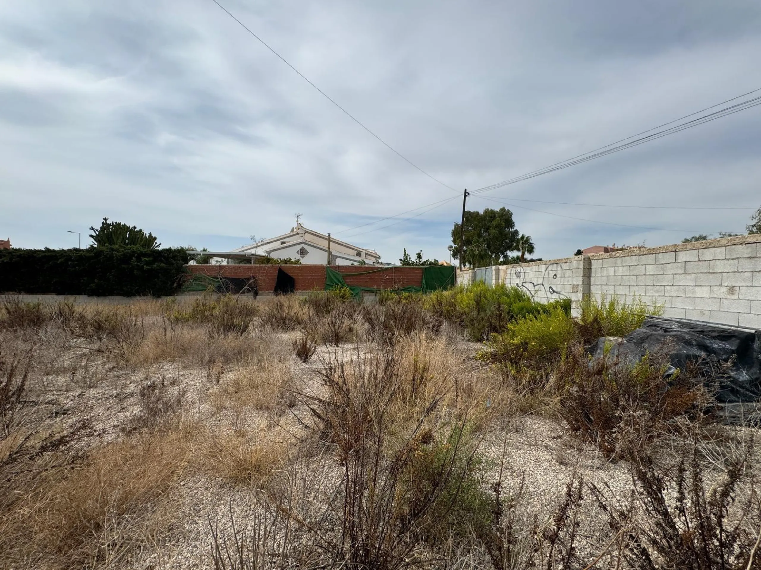 PARCELA 1000 M2 EN ORIHUELA COSTA. A 350 METROS DEL MAR.