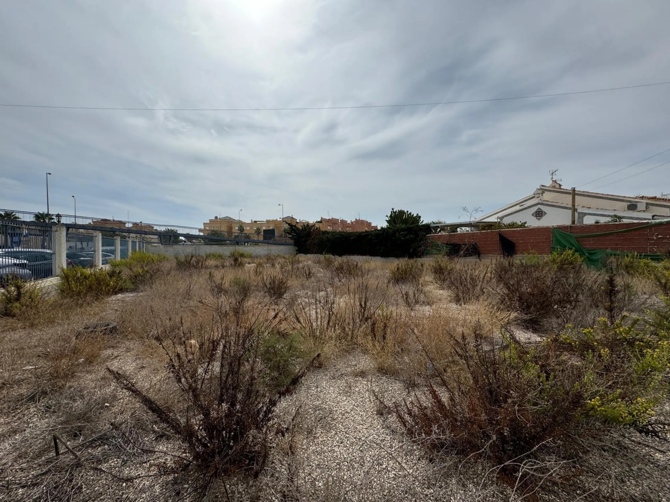 PARCELA 1000 M2 EN ORIHUELA COSTA. A 350 METROS DEL MAR.