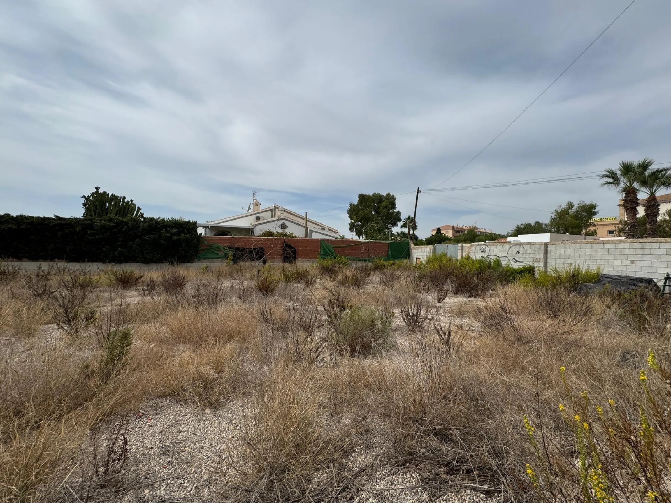 PARCELA 1000 M2 EN ORIHUELA COSTA. A 350 METROS DEL MAR.