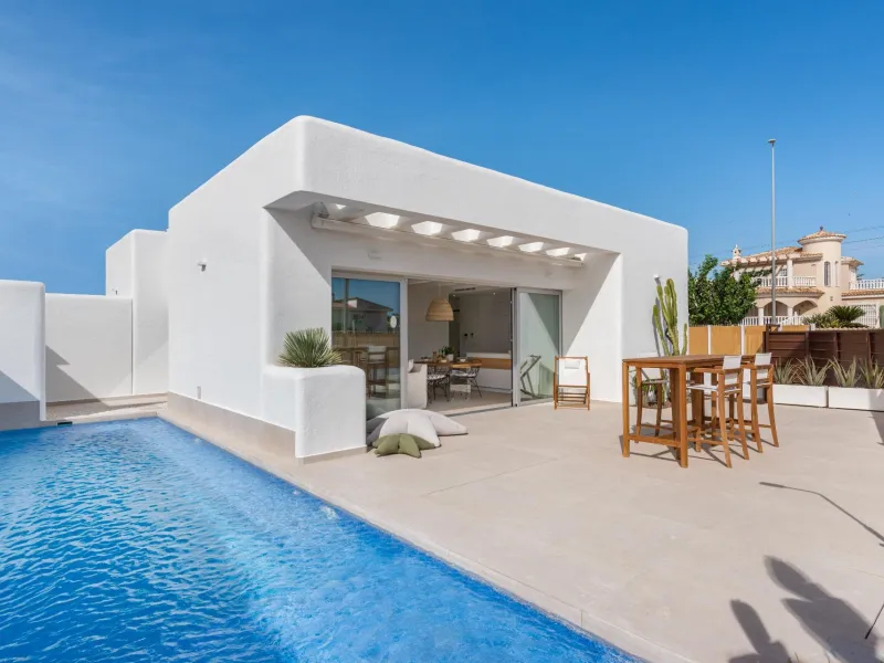 OBRA NUEVA EN DOLORES. VILLAS DE LUJO (SANTORINI) 3 DORM. 2 BAÑOS. PARCELA 260 M2. GARAJE+PISCINA.