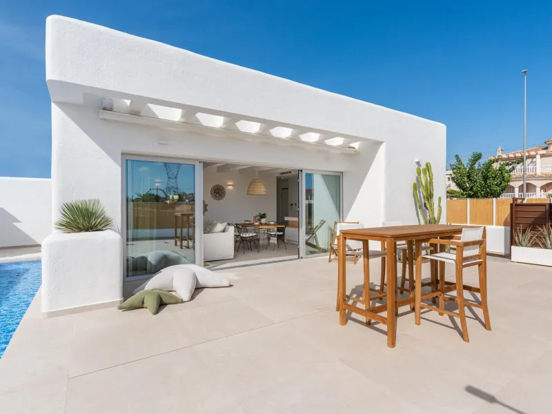 OBRA NUEVA EN DOLORES. VILLAS DE LUJO (SANTORINI) 3 DORM. 2 BAÑOS. PARCELA 260 M2. GARAJE+PISCINA.