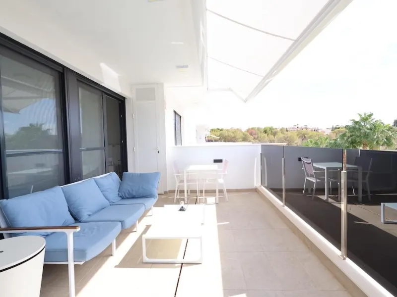 APARTAMENTO (AMANECER 3) 2 DORM. 2 BAÑOS. AMPLIA TERRAZA. PISCINA COMUNITARIA.