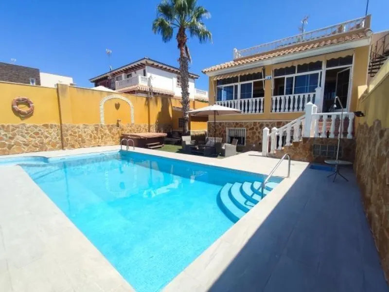 ESPECTACULAR CHALET DE 6 DORMITORIOS Y 4 WC EN AGUAS NUEVAS