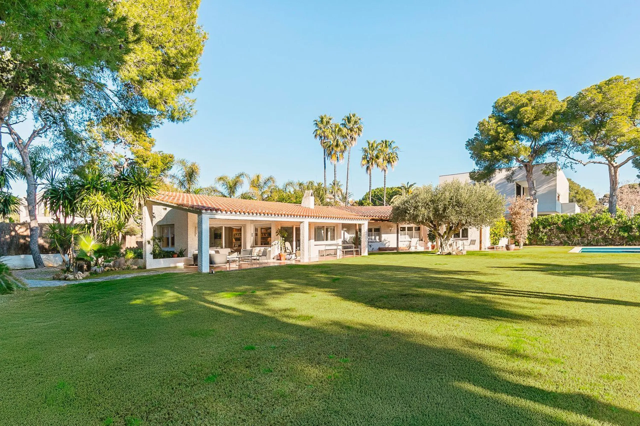 Casa con gran parcela y potencial en Terramar, Sitges