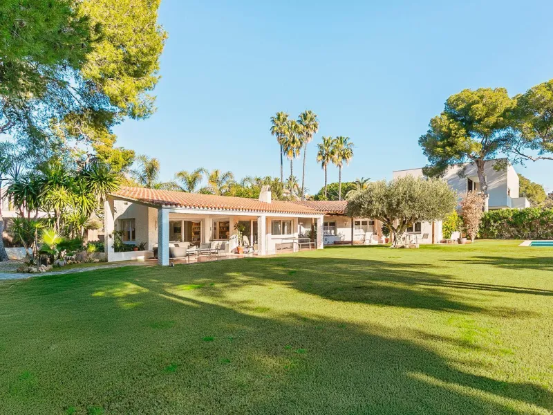 Casa con gran parcela y potencial en Terramar, Sitges