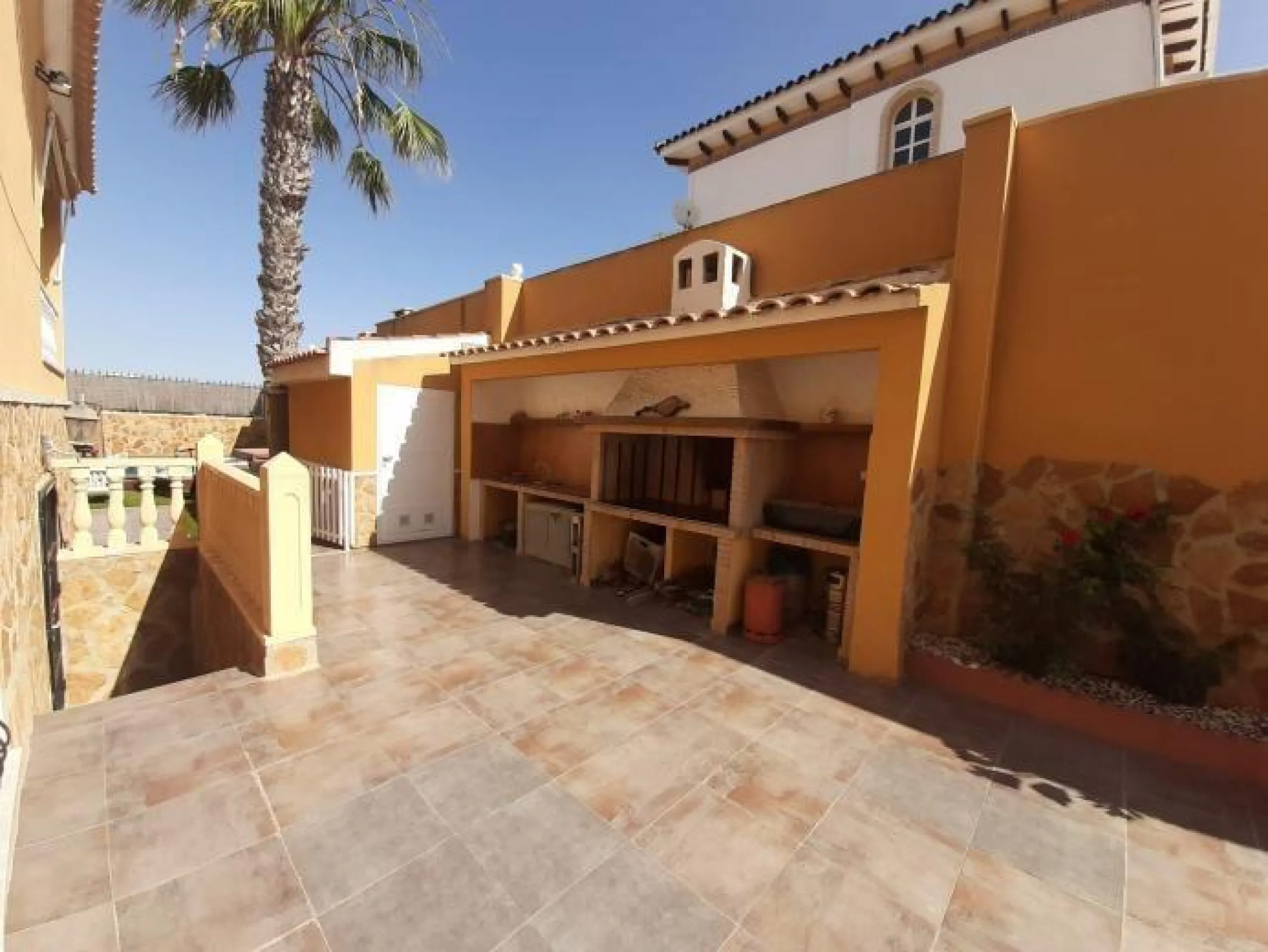 ESPECTACULAR CHALET DE 6 DORMITORIOS Y 4 WC EN AGUAS NUEVAS