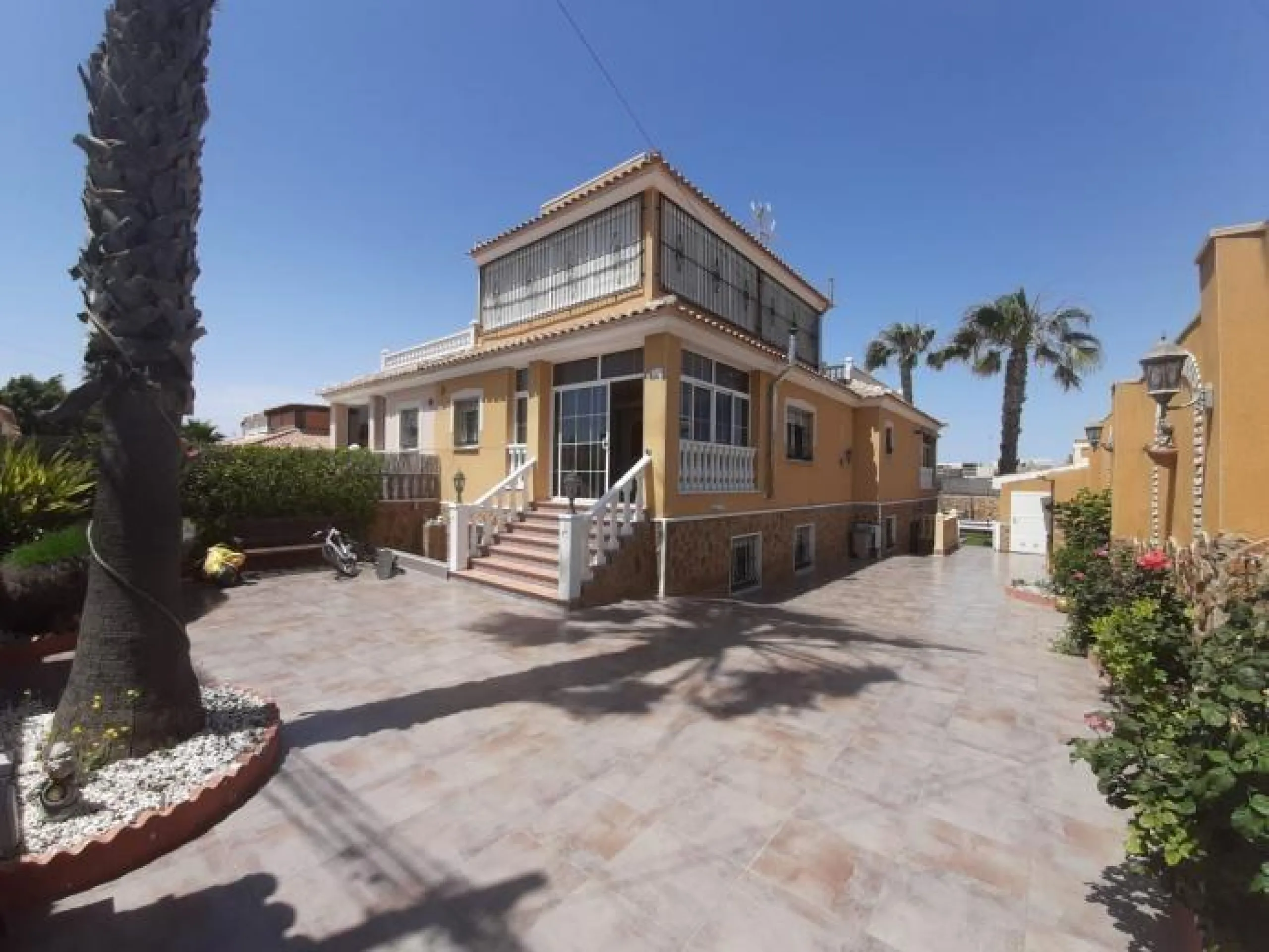 ESPECTACULAR CHALET DE 6 DORMITORIOS Y 4 WC EN AGUAS NUEVAS