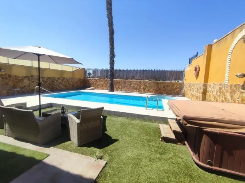 ESPECTACULAR CHALET DE 6 DORMITORIOS Y 4 WC EN AGUAS NUEVAS