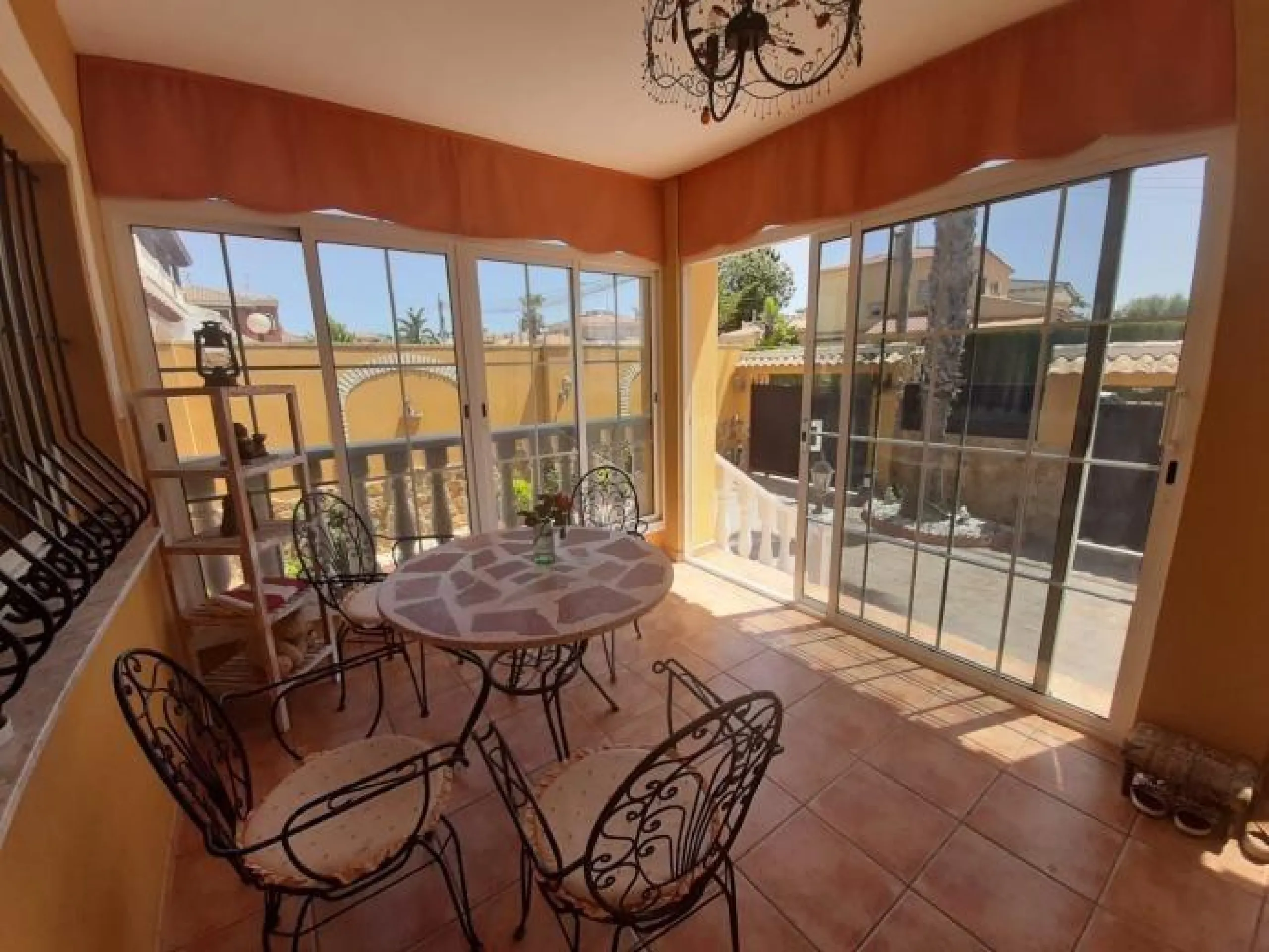 ESPECTACULAR CHALET DE 6 DORMITORIOS Y 4 WC EN AGUAS NUEVAS