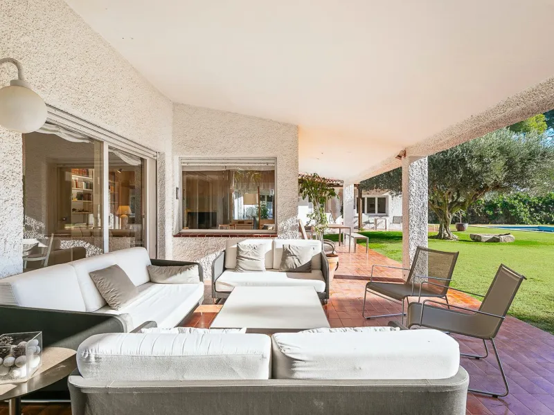 Casa con gran parcela y potencial en Terramar, Sitges