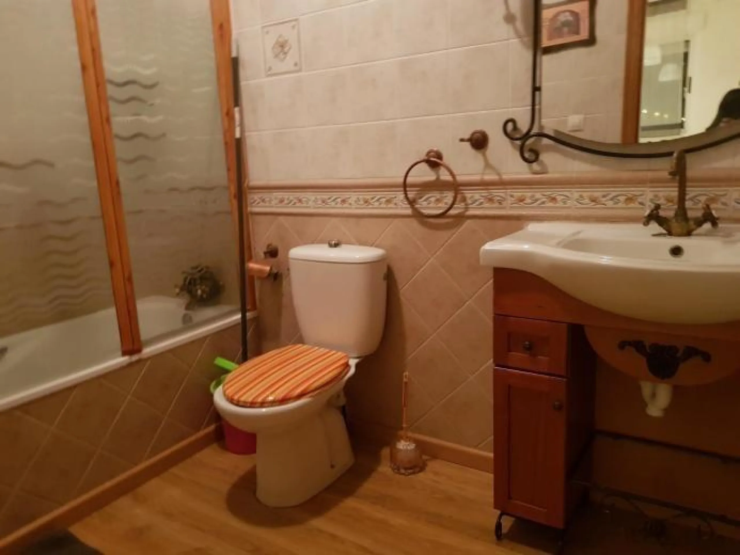 ESPECTACULAR CHALET DE 6 DORMITORIOS Y 4 WC EN AGUAS NUEVAS