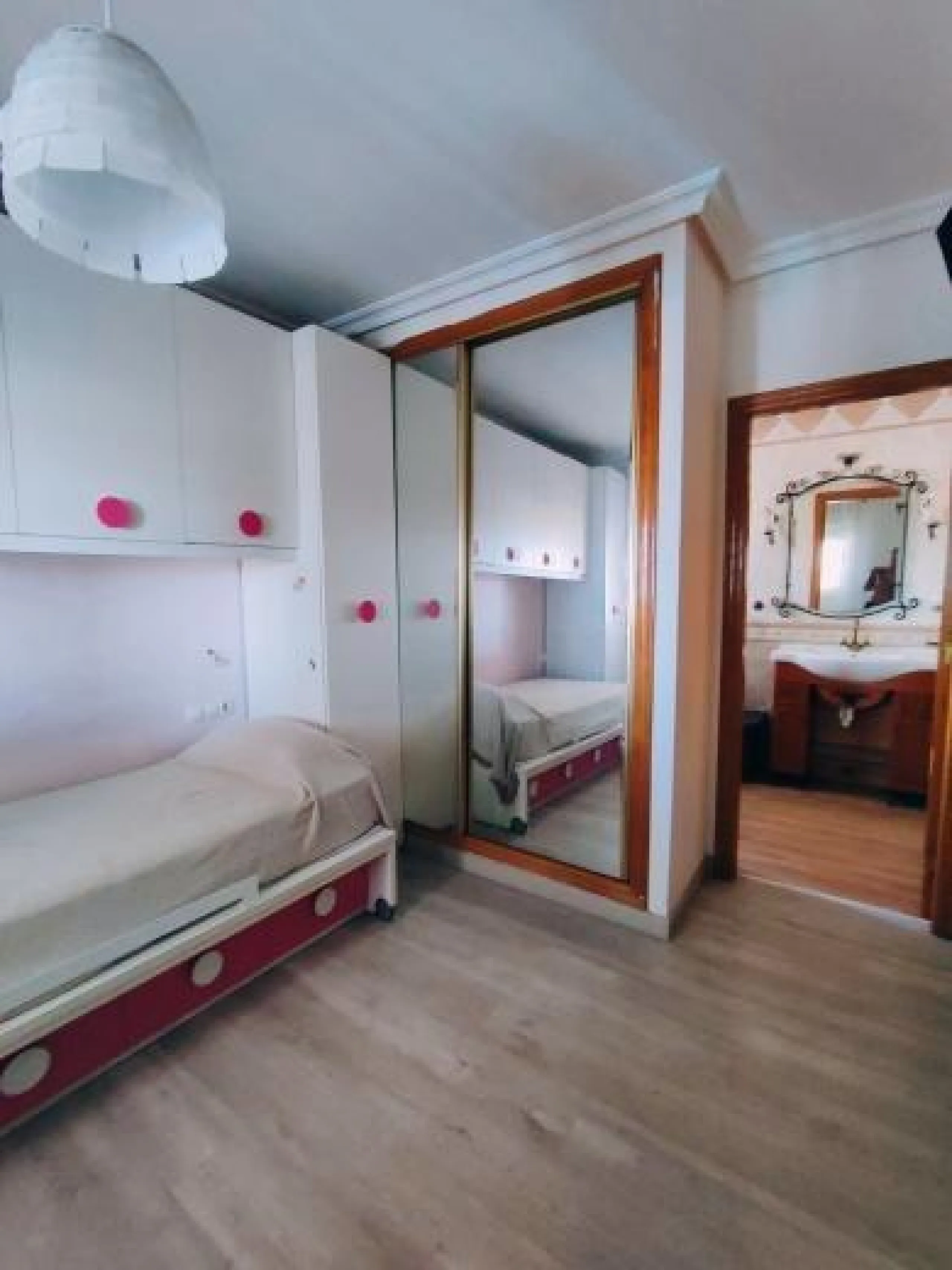 ESPECTACULAR CHALET DE 6 DORMITORIOS Y 4 WC EN AGUAS NUEVAS