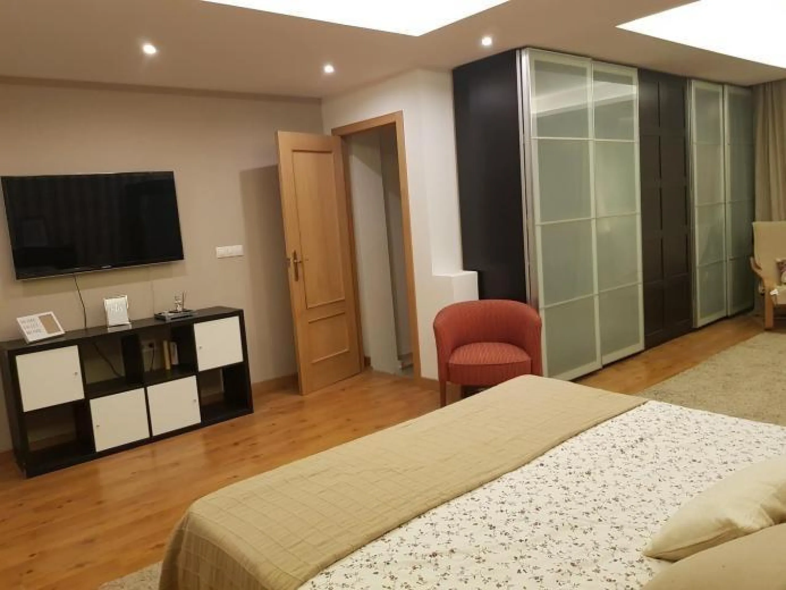 ESPECTACULAR CHALET DE 6 DORMITORIOS Y 4 WC EN AGUAS NUEVAS