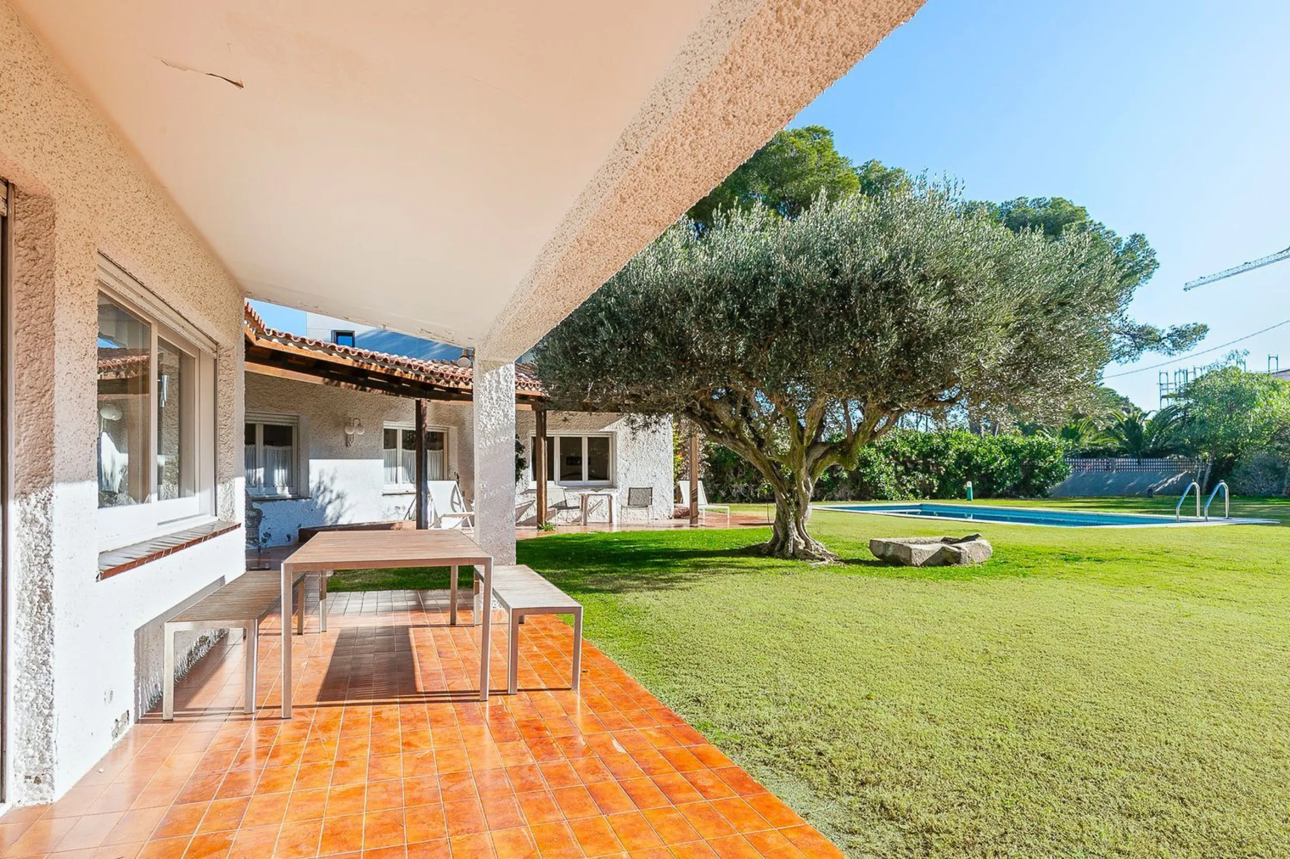 Casa con gran parcela y potencial en Terramar, Sitges