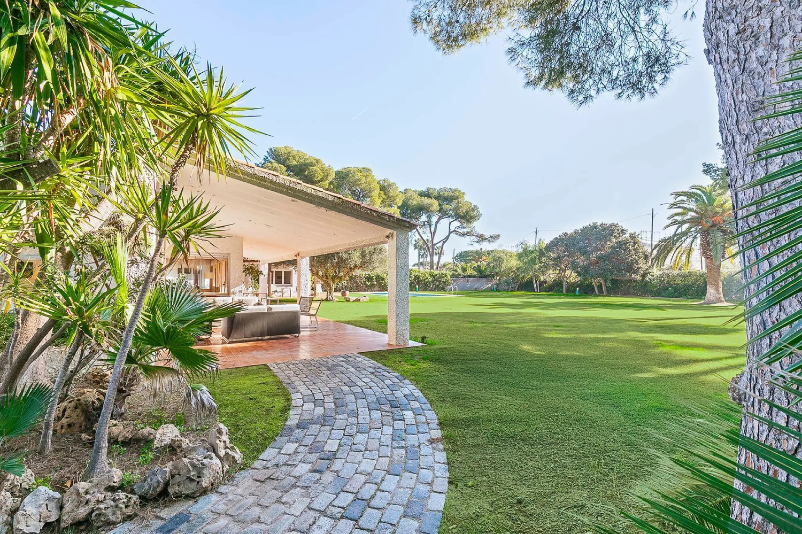 Casa con gran parcela y potencial en Terramar, Sitges
