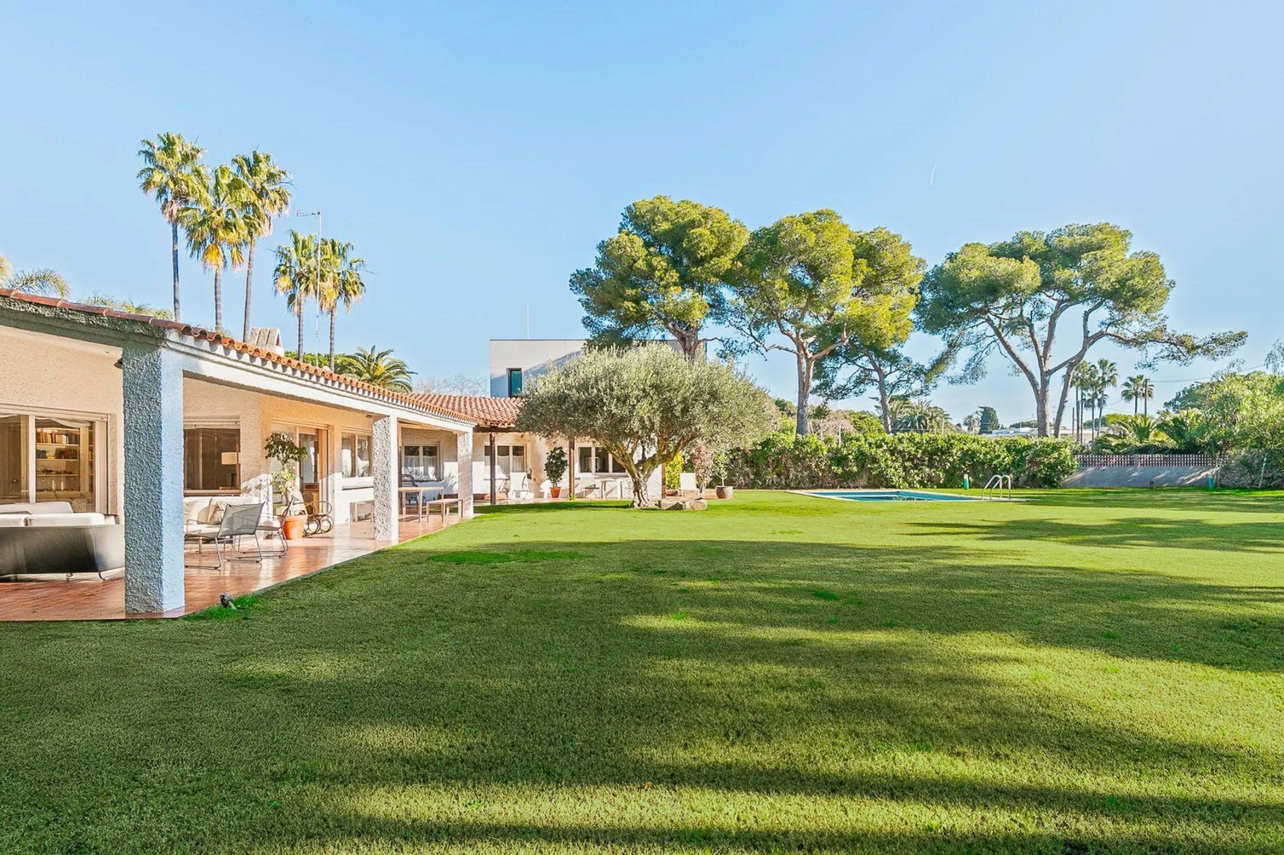 Casa con gran parcela y potencial en Terramar, Sitges