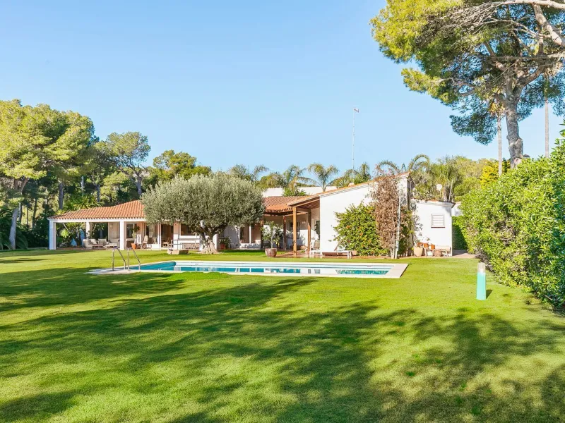 Casa con gran parcela y potencial en Terramar, Sitges
