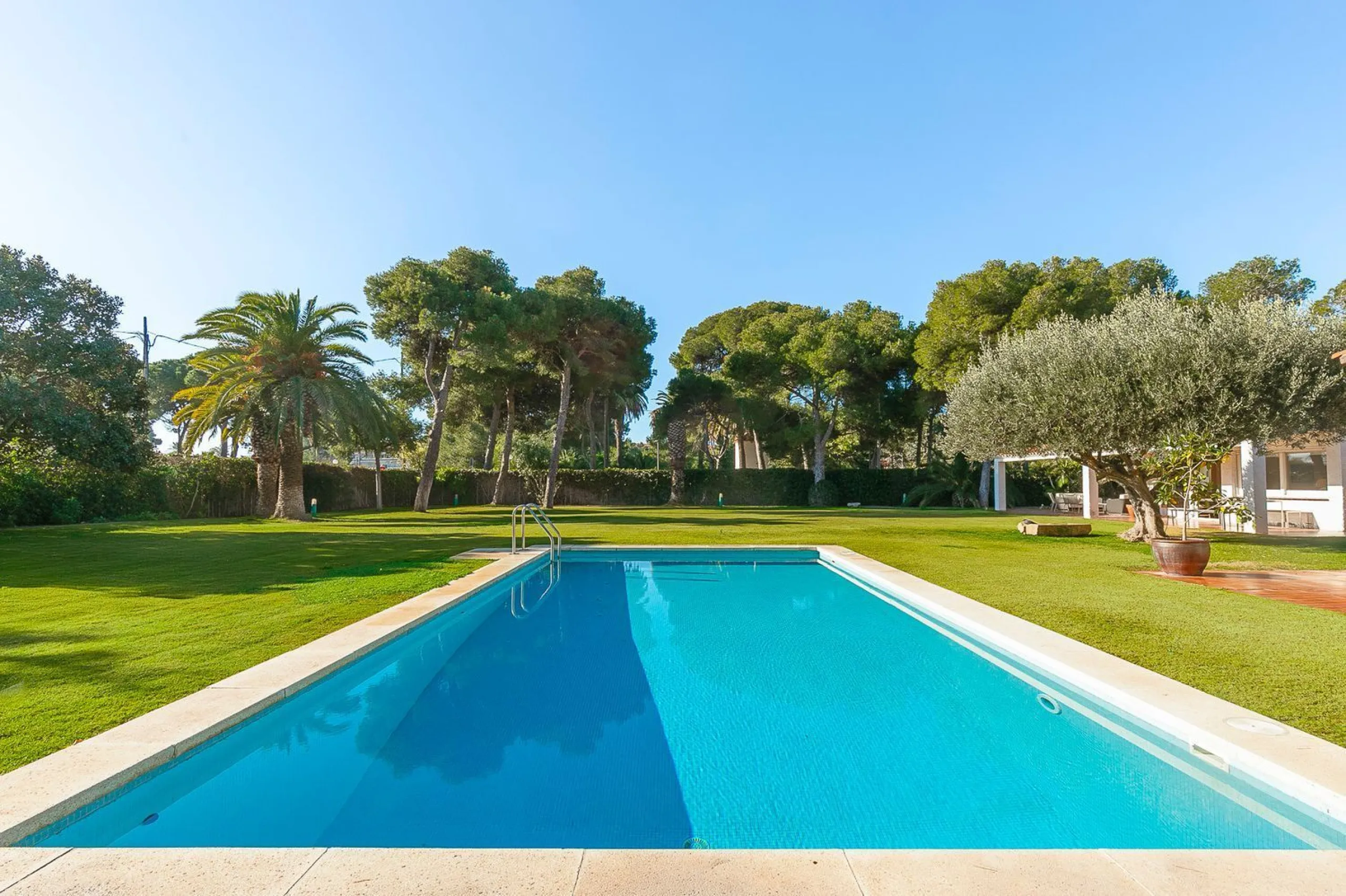 Casa con gran parcela y potencial en Terramar, Sitges