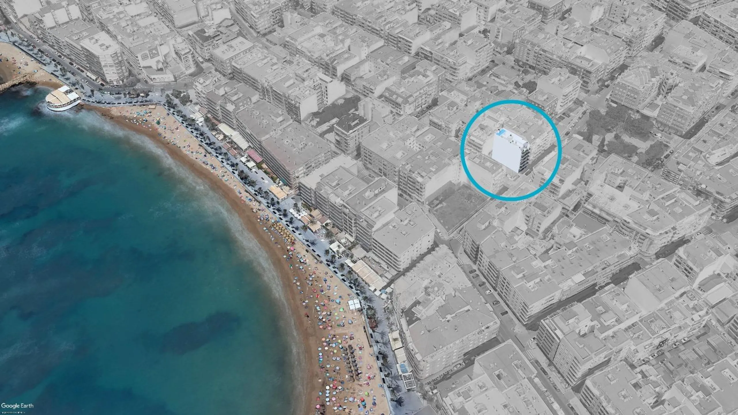 OBRA NUEVA EN TORREVIEJA A 150 METROS DE LA PLAYA. 2 DORMITORIOS. 2 BAÑOS. PISCINA COMUNITARIA.