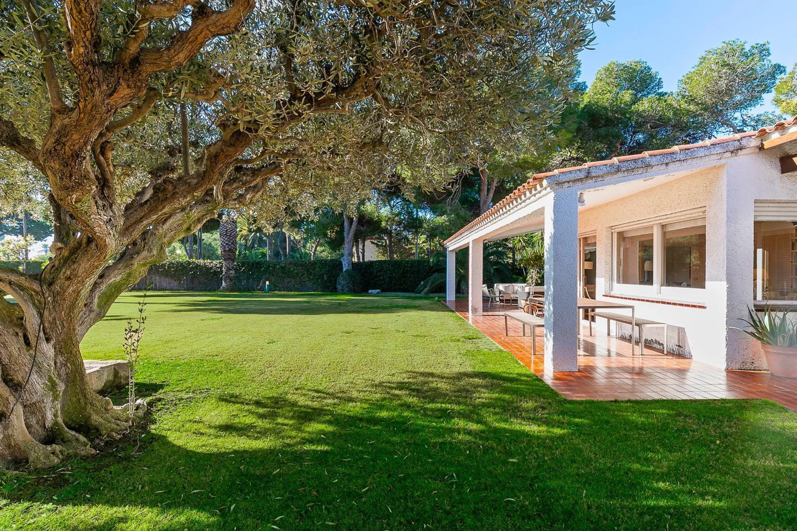 Casa con gran parcela y potencial en Terramar, Sitges