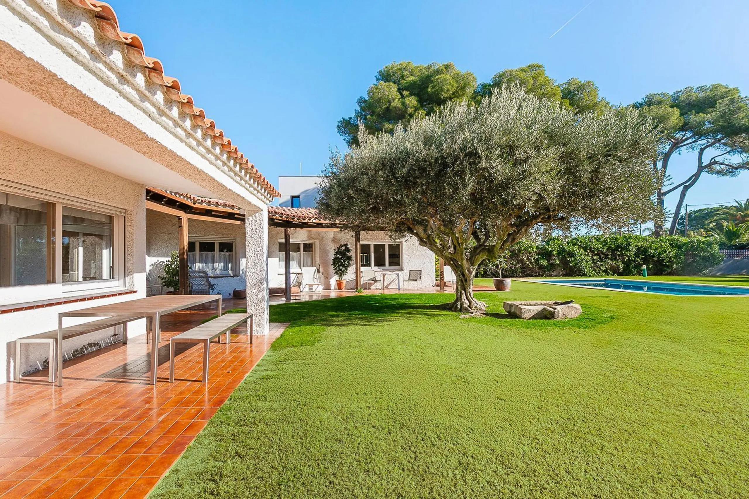 Casa con gran parcela y potencial en Terramar, Sitges