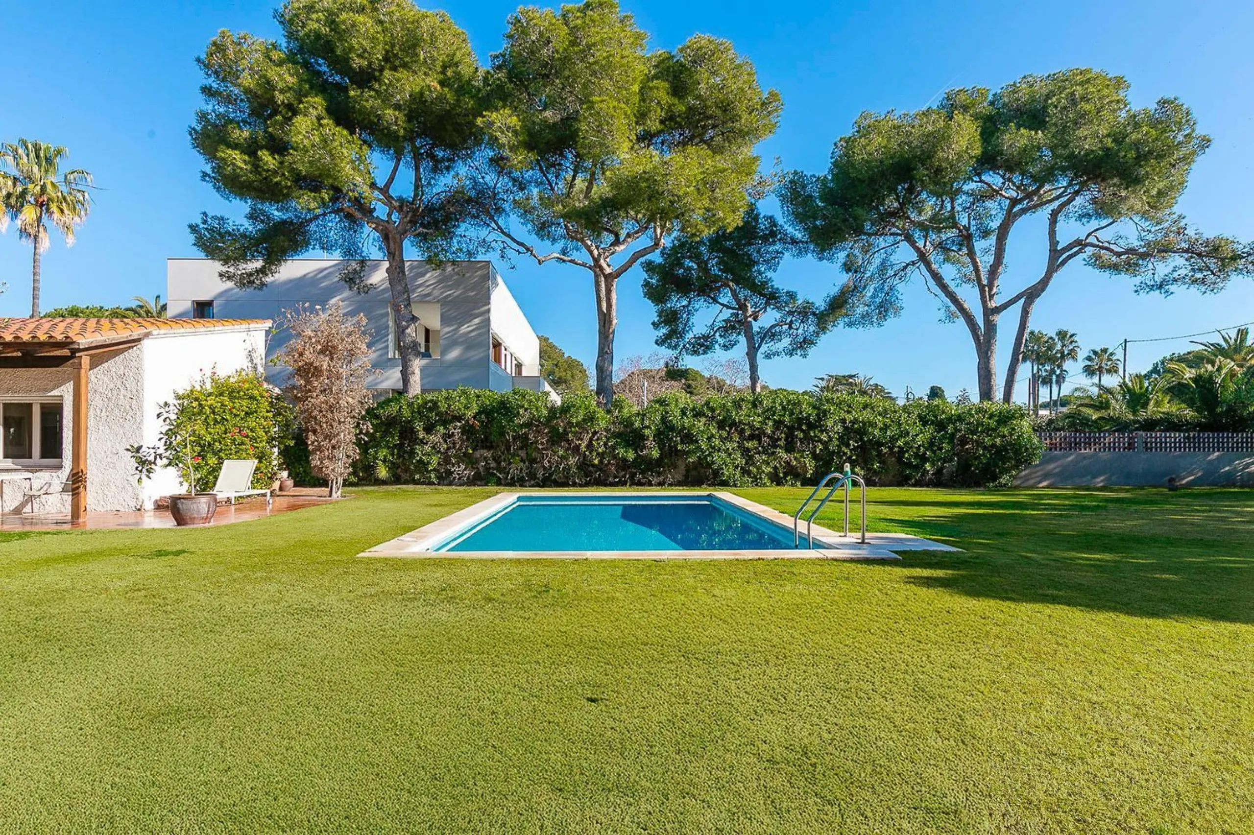 Casa con gran parcela y potencial en Terramar, Sitges