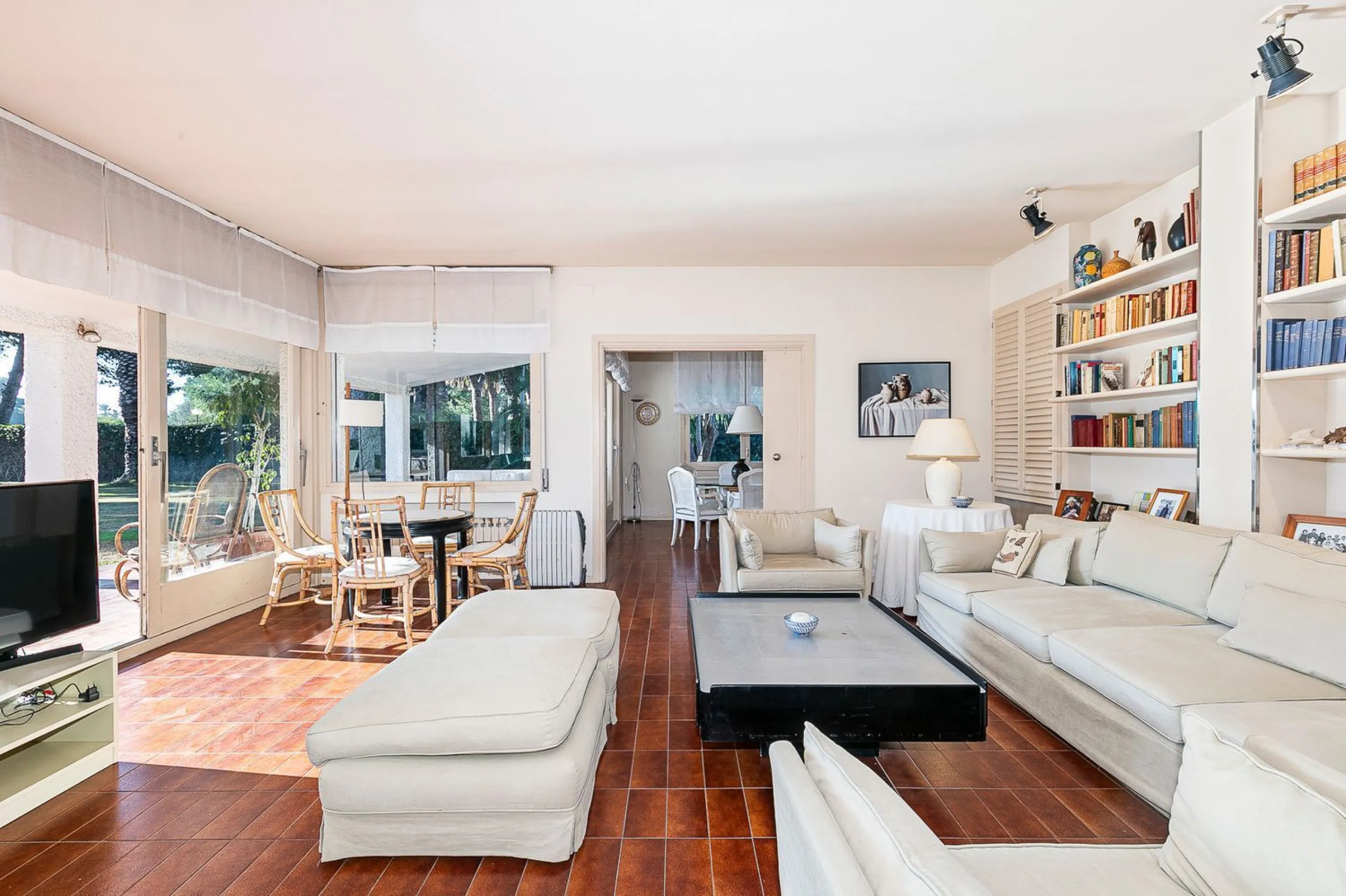 Casa con gran parcela y potencial en Terramar, Sitges