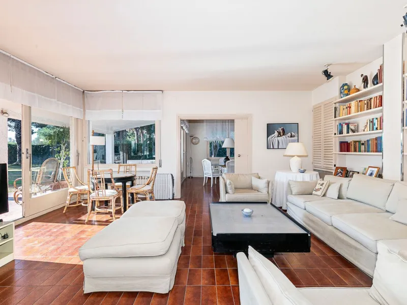 Casa con gran parcela y potencial en Terramar, Sitges