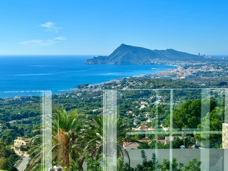 Elegant Villa with Sea Views and Altea la Vella 🌊✨