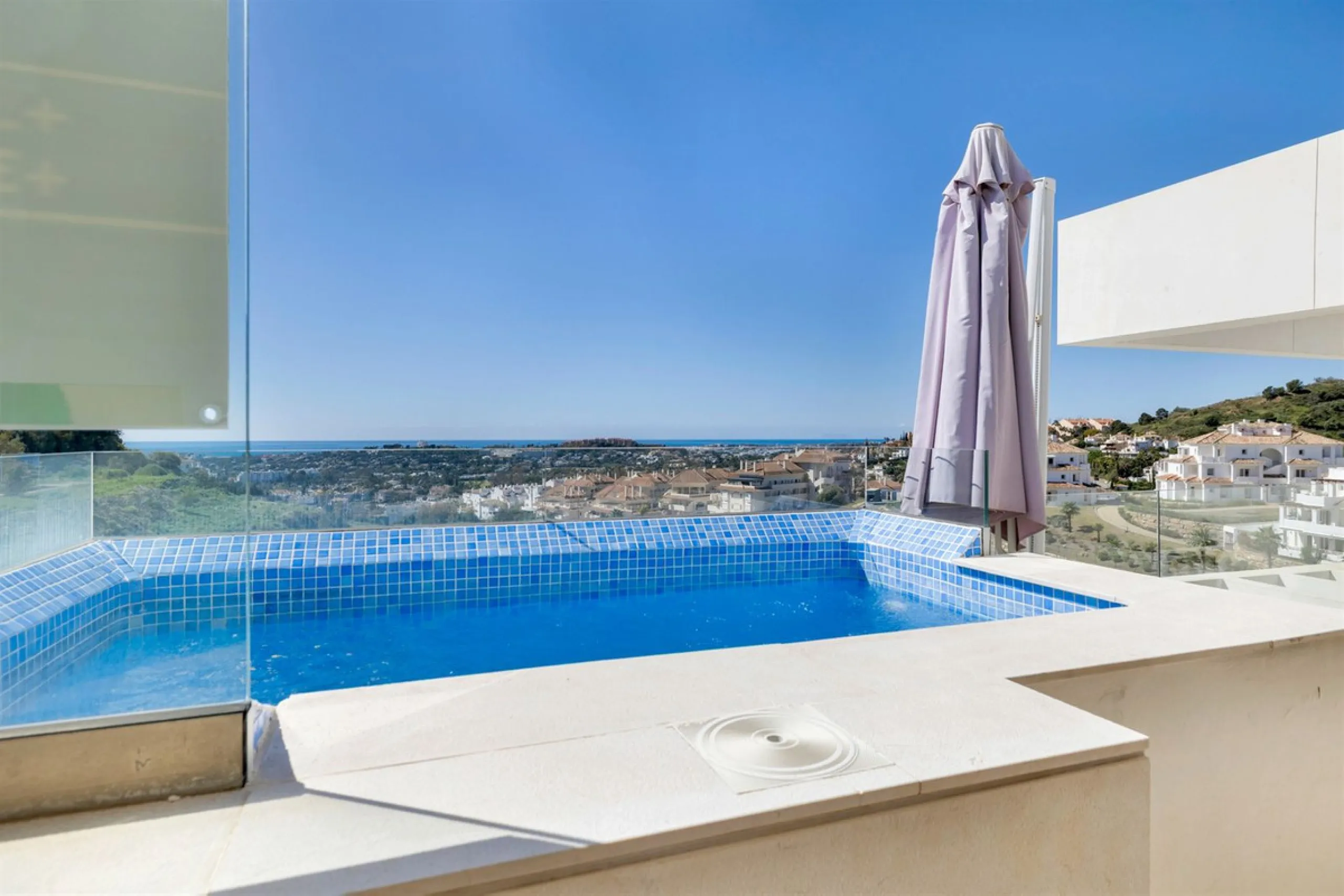 Südlich ausgerichtetes Penthouse mit privatem Pool zu verkaufen