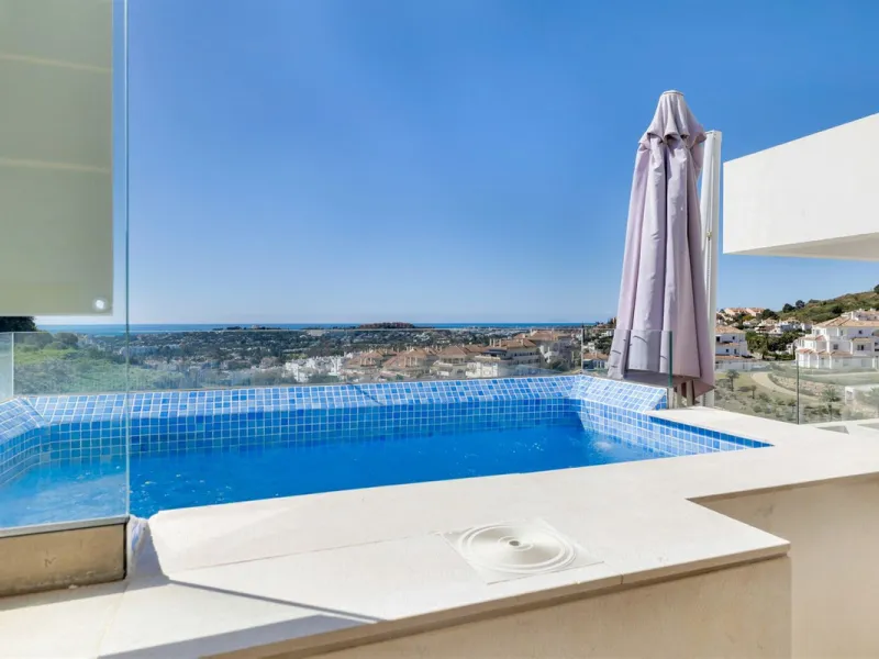 Südlich ausgerichtetes Penthouse mit privatem Pool zu verkaufen