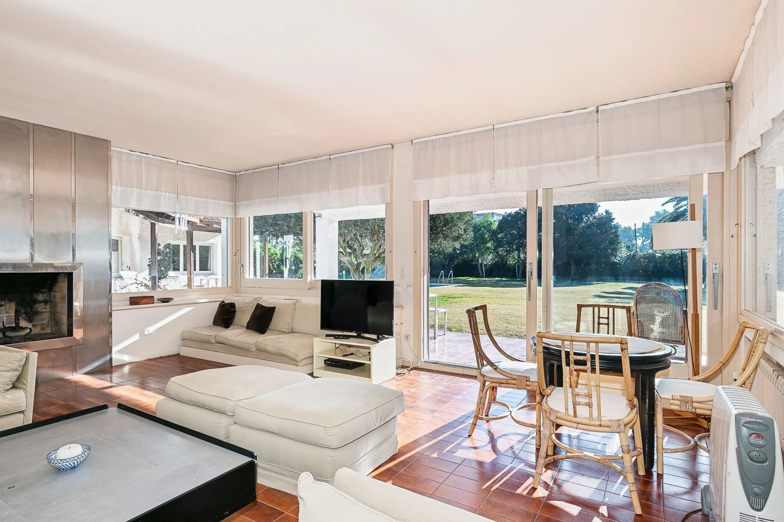 Casa con gran parcela y potencial en Terramar, Sitges