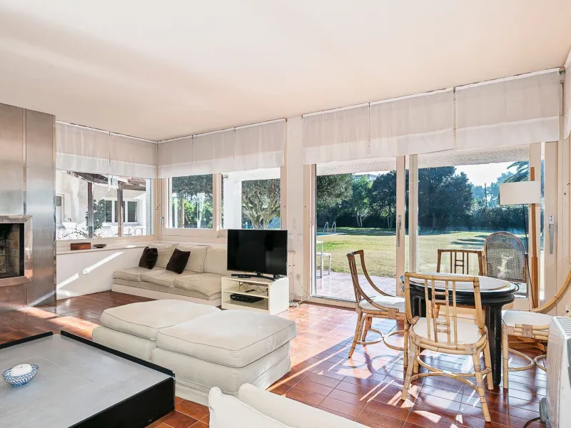 Casa con gran parcela y potencial en Terramar, Sitges