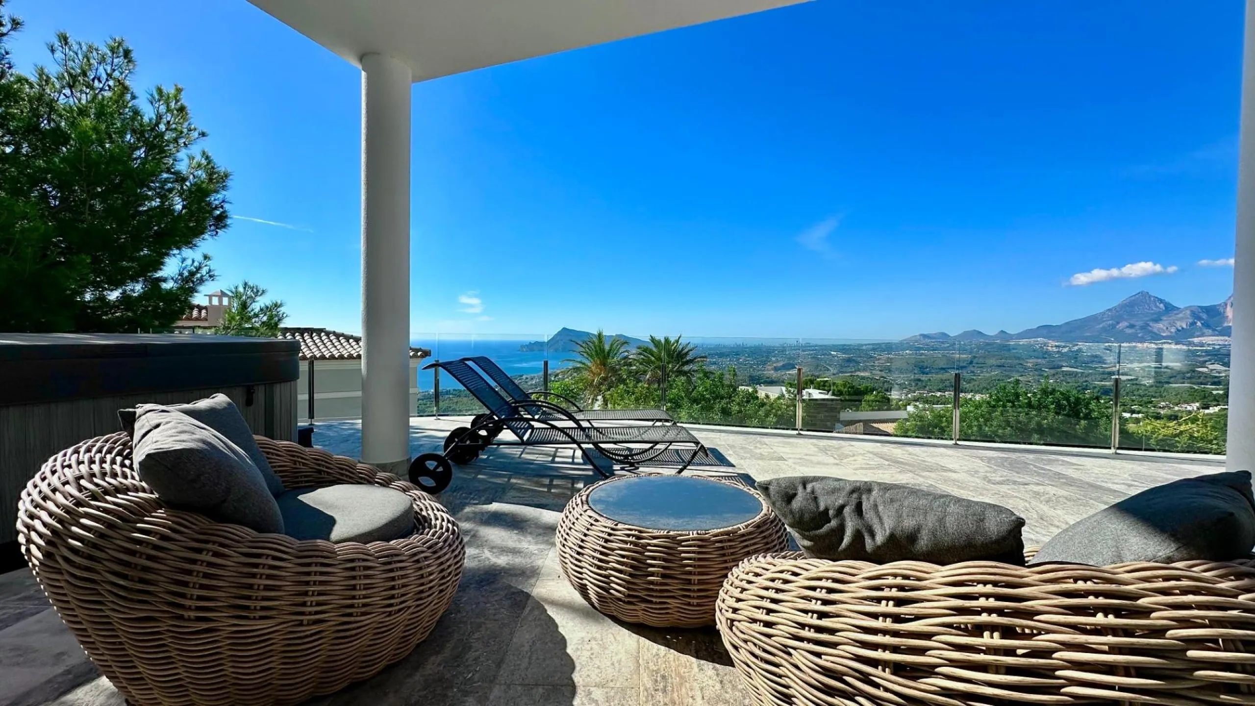 Elegant Villa with Sea Views and Altea la Vella 🌊✨