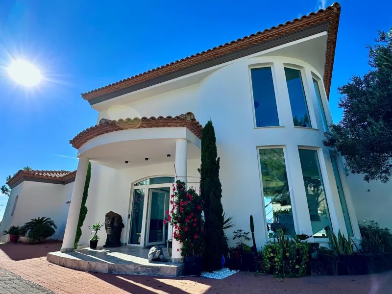 Elegant Villa with Sea Views and Altea la Vella 🌊✨