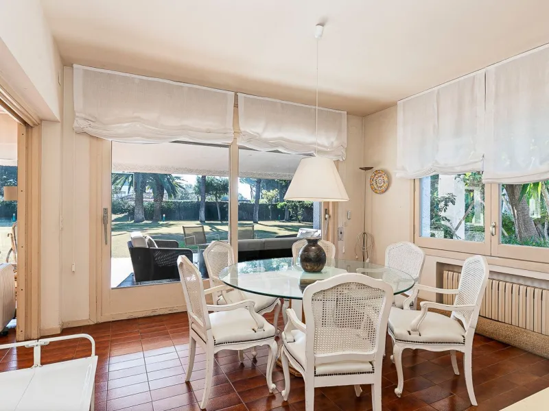 Casa con gran parcela y potencial en Terramar, Sitges