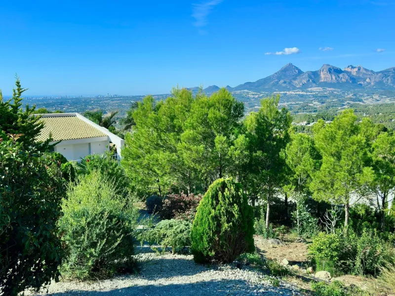 Elegant Villa with Sea Views and Altea la Vella 🌊✨