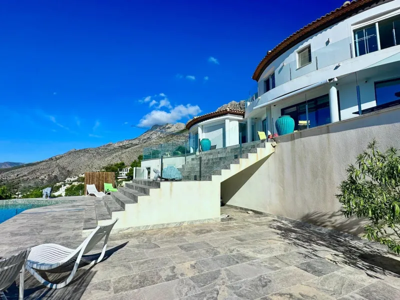 Elegant Villa with Sea Views and Altea la Vella 🌊✨