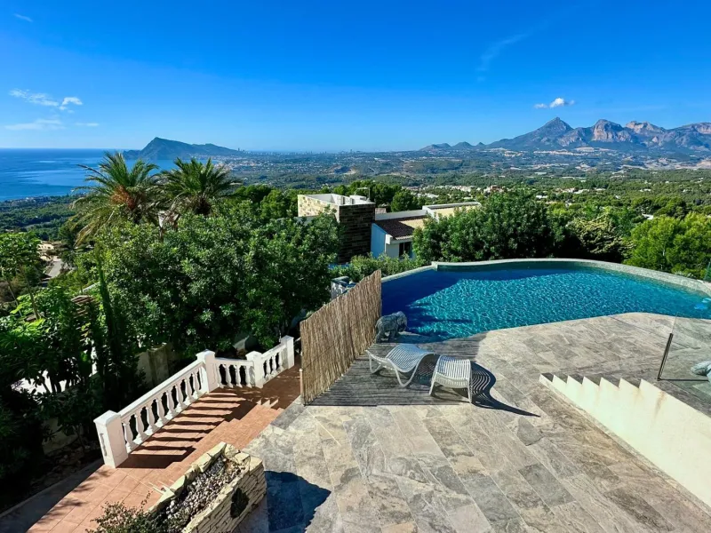 Elegant Villa with Sea Views and Altea la Vella 🌊✨