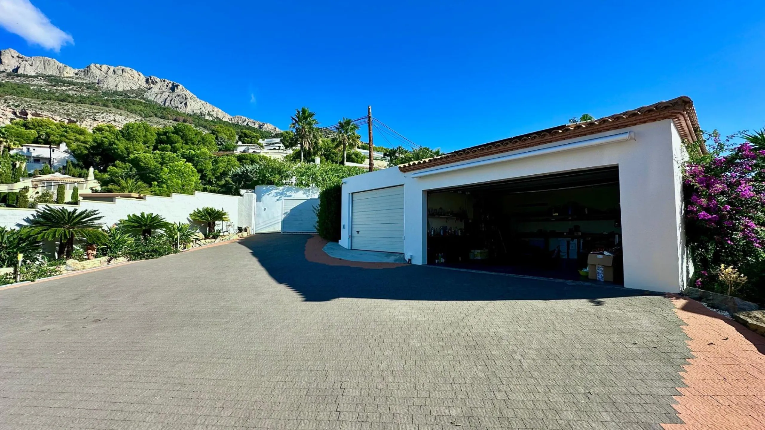 Elegant Villa with Sea Views and Altea la Vella 🌊✨