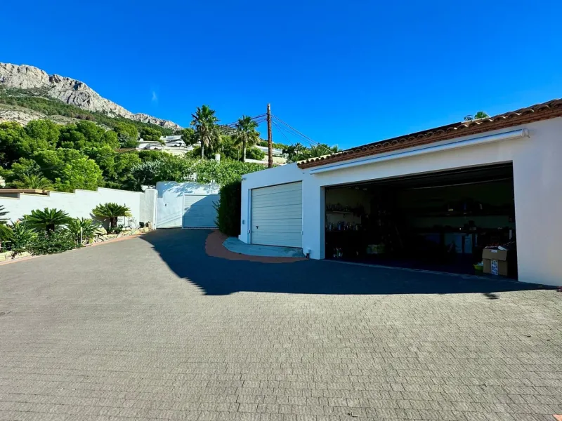 Elegant Villa with Sea Views and Altea la Vella 🌊✨