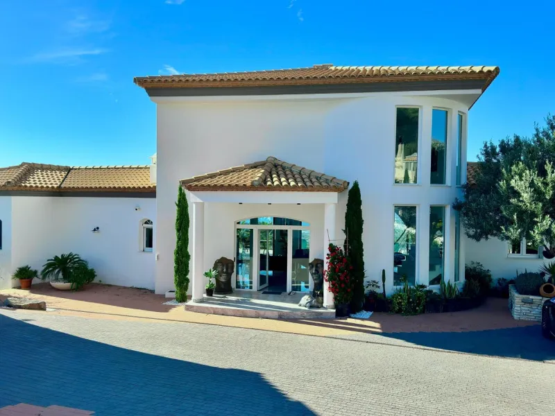 Elegant Villa with Sea Views and Altea la Vella 🌊✨