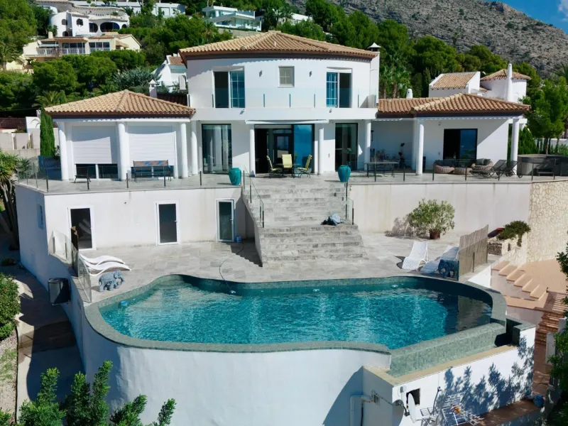 Elegant Villa with Sea Views and Altea la Vella 🌊✨