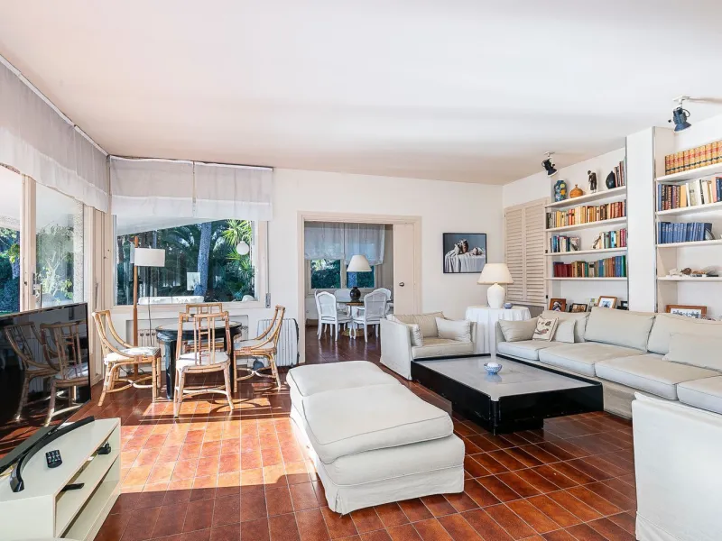 Casa con gran parcela y potencial en Terramar, Sitges