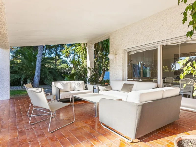 Casa con gran parcela y potencial en Terramar, Sitges