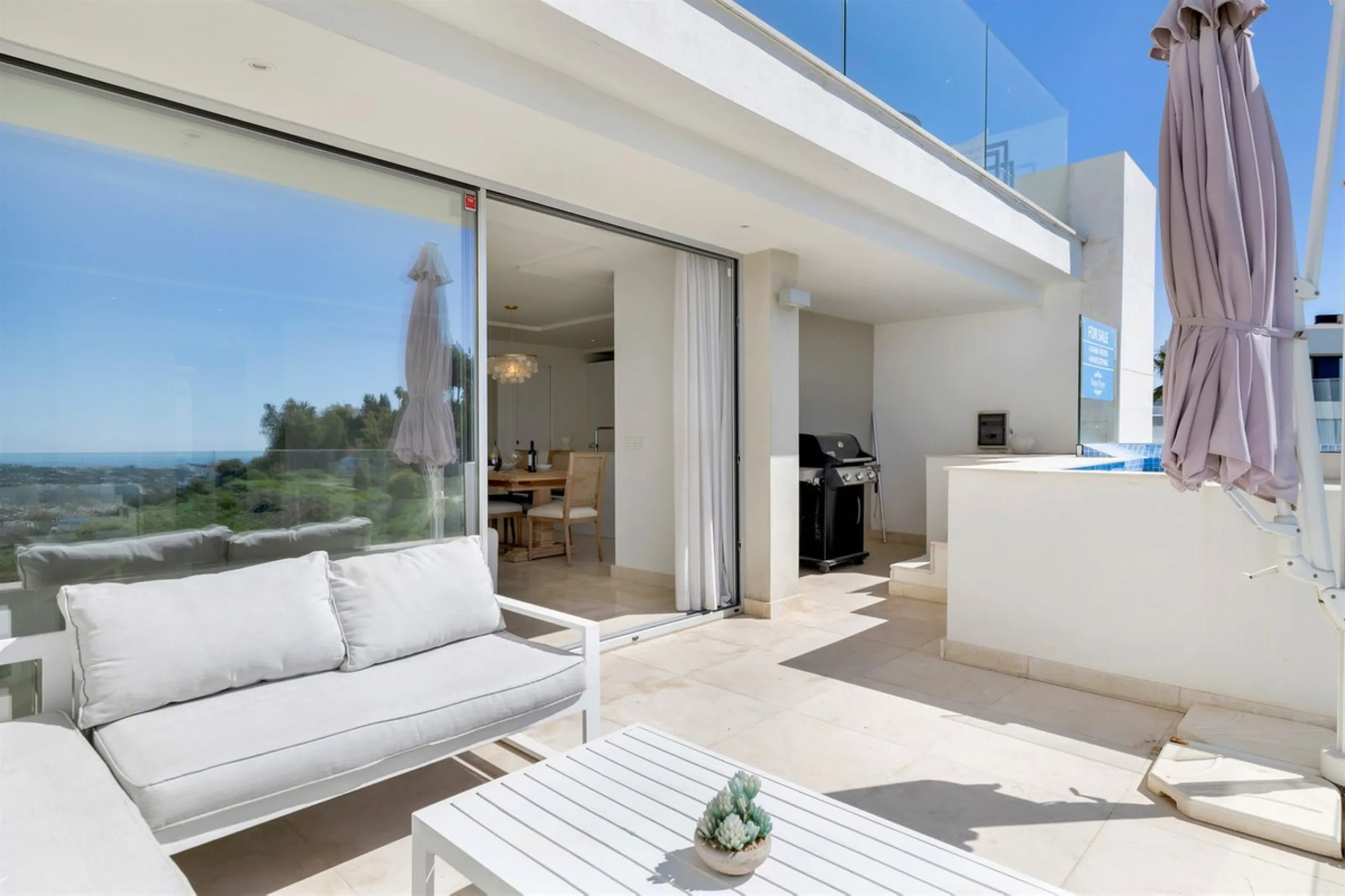 Südlich ausgerichtetes Penthouse mit privatem Pool zu verkaufen