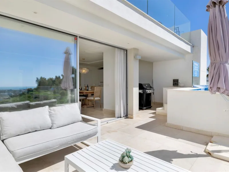 Südlich ausgerichtetes Penthouse mit privatem Pool zu verkaufen