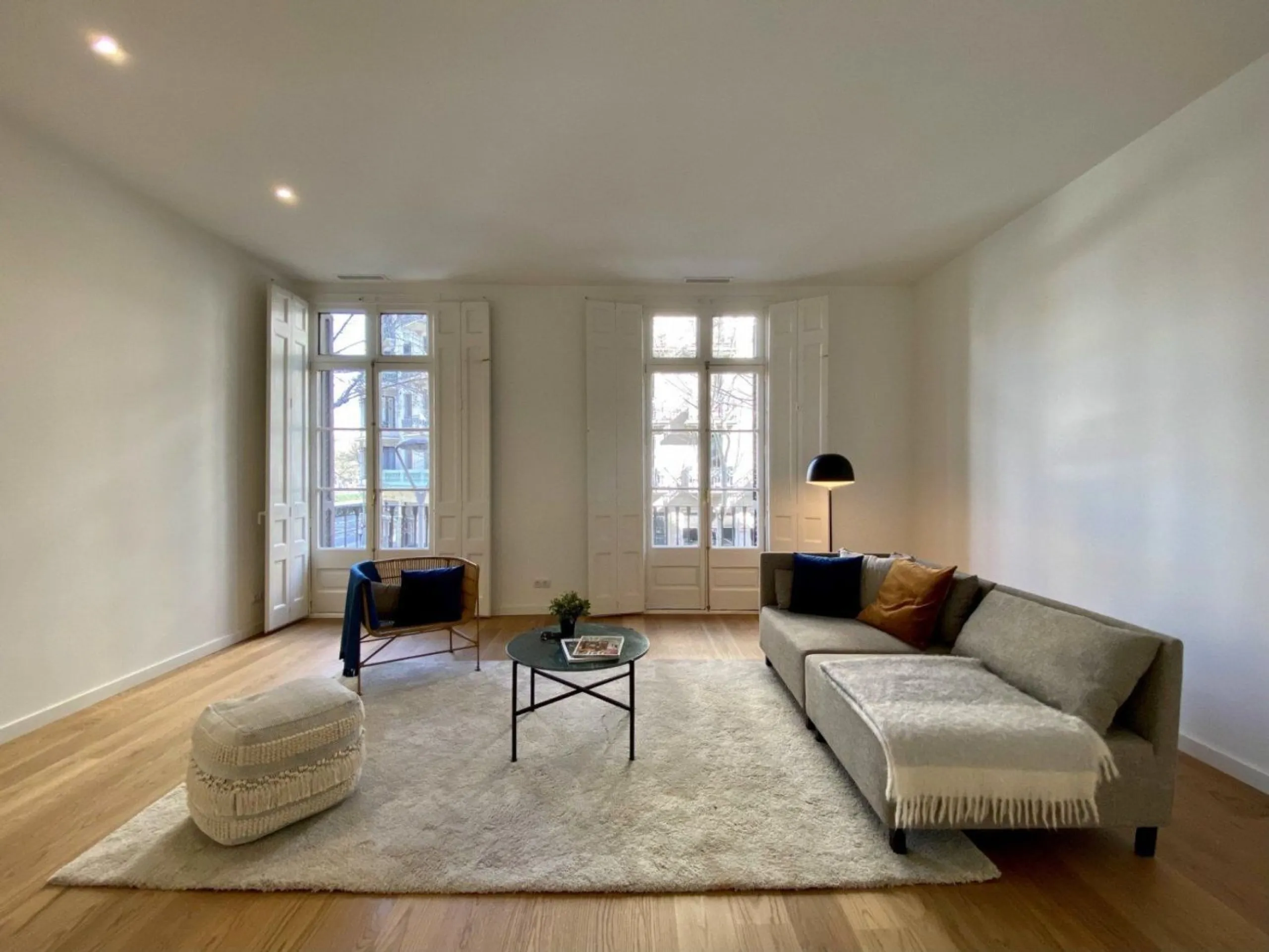 Spacious Apartment with Terrace in Eixample, Barcelona