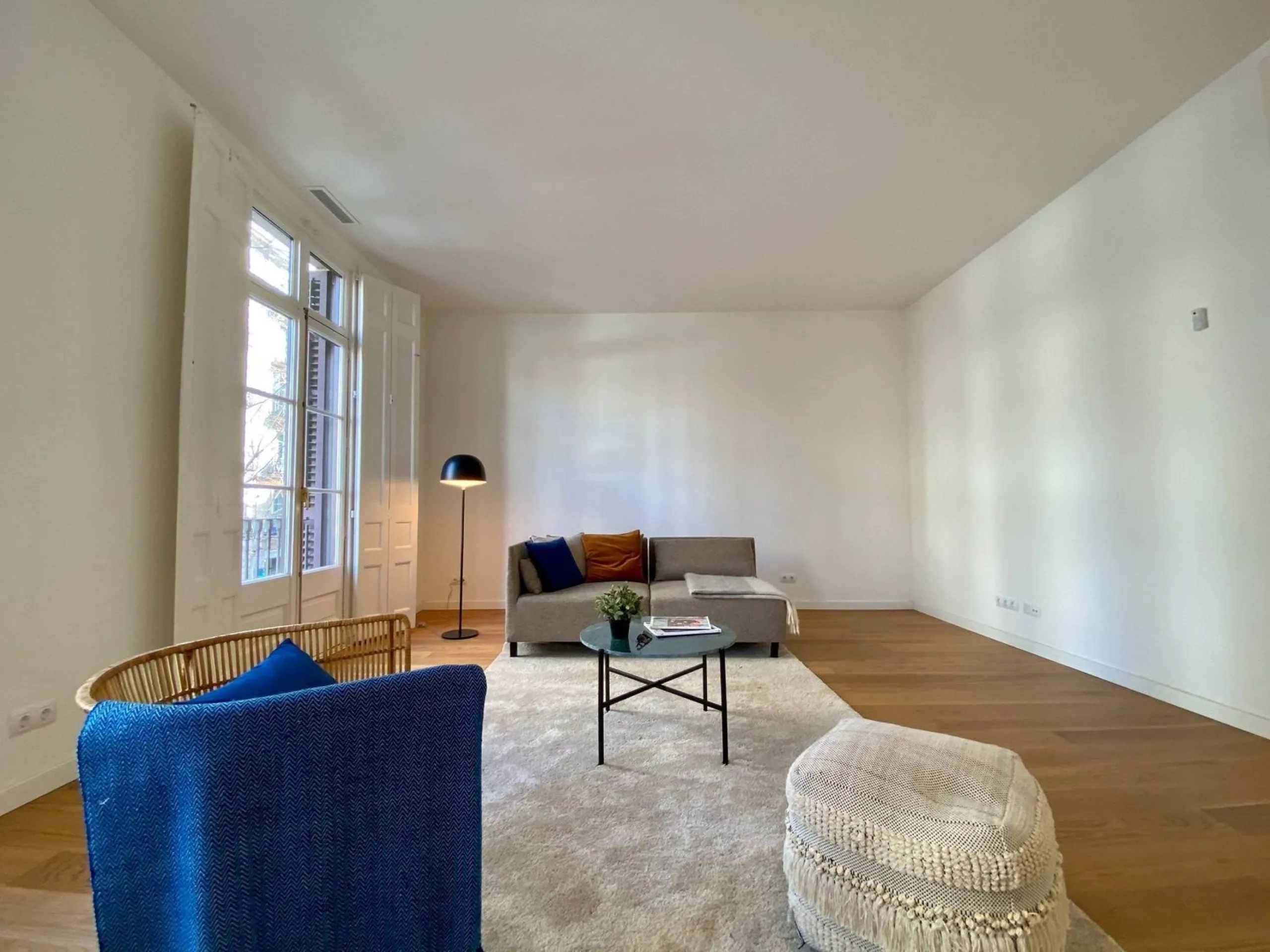 Spacious Apartment with Terrace in Eixample, Barcelona