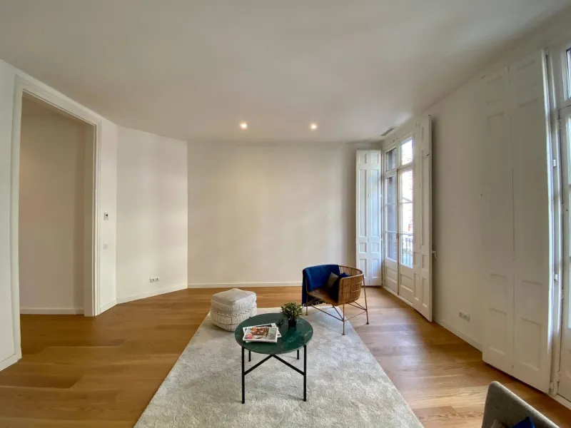 Spacious Apartment with Terrace in Eixample, Barcelona